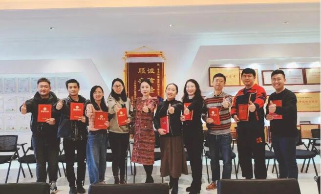 愛(ài)有溫度，心有未來(lái)--東達(dá)建材2022榮譽(yù)表彰圓滿成功
